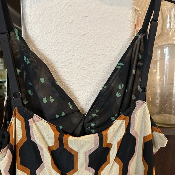 Trophy Dress - Reversible - Picture 3 of 3
